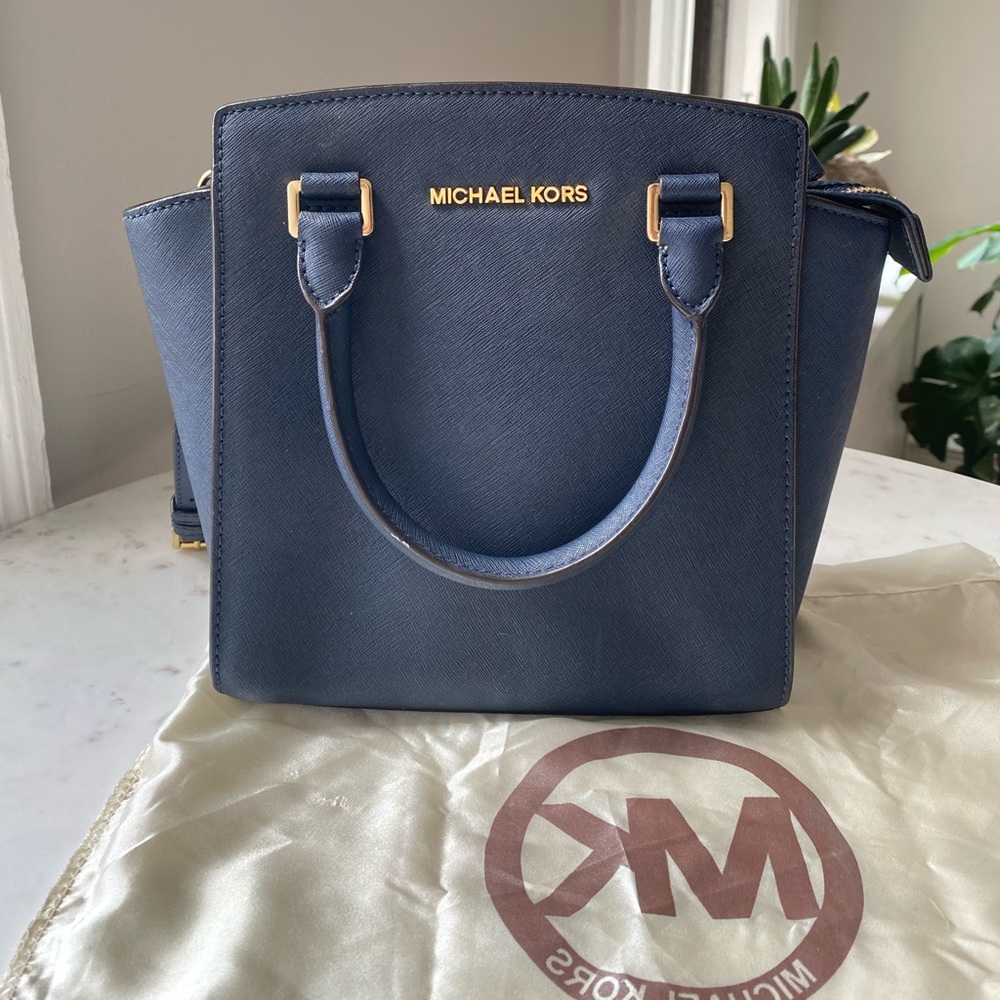 Michael Kors Medium Messenger Crossbody Handbag